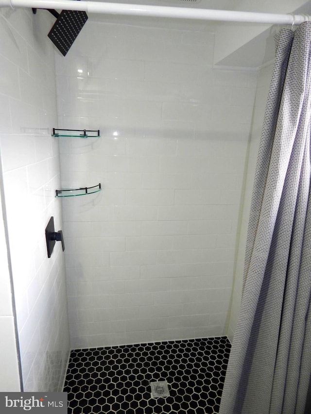 bathroom with curtained shower