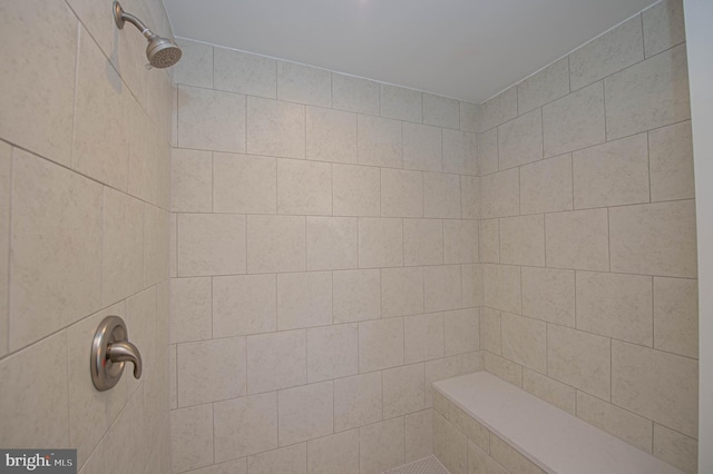 bathroom featuring a tile shower