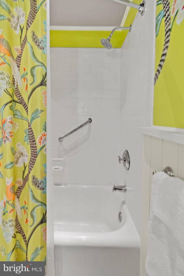 bathroom featuring shower / bathtub combination with curtain