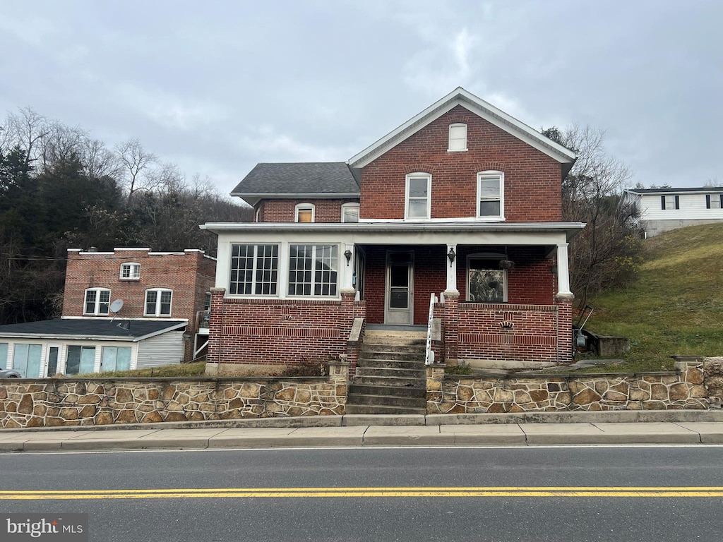 view of front of home featuring a porch