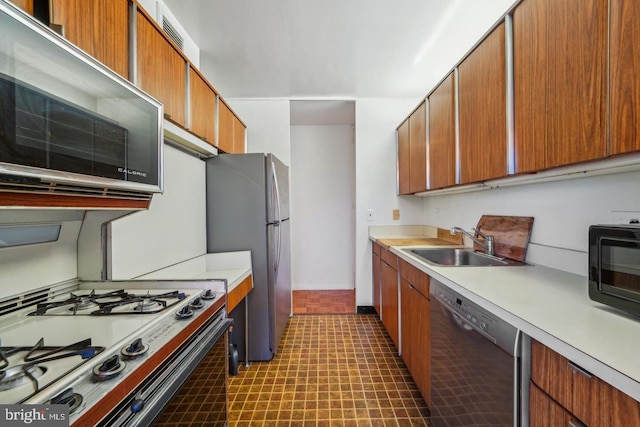 kitchen featuring appliances with stainless steel finishes and sink