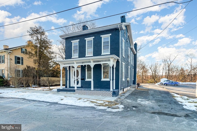 view of front of property featuring covered porch