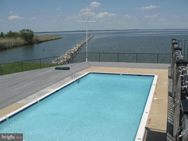 view of swimming pool featuring a water view