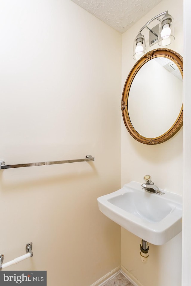 bathroom featuring a textured ceiling