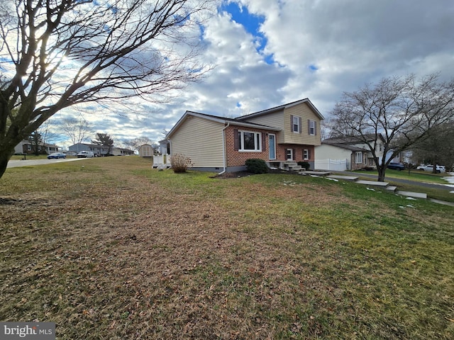 view of front facade featuring a garage and a front lawn