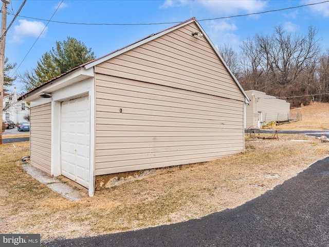 view of detached garage