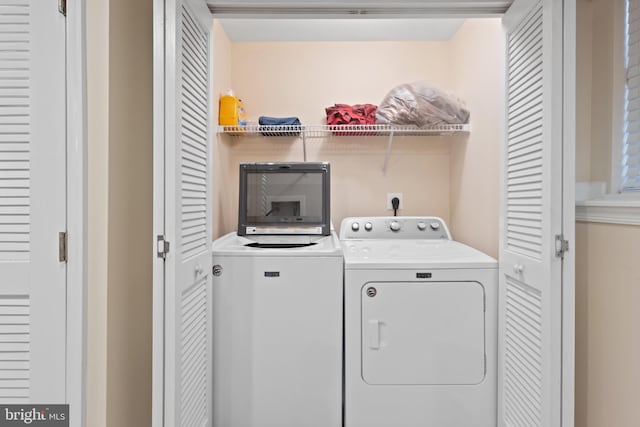 clothes washing area featuring laundry area and washing machine and dryer