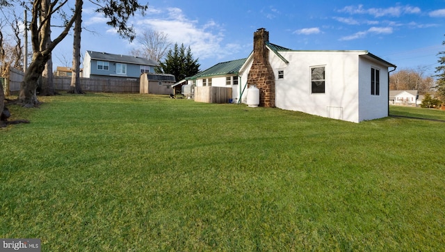 view of yard with a storage shed