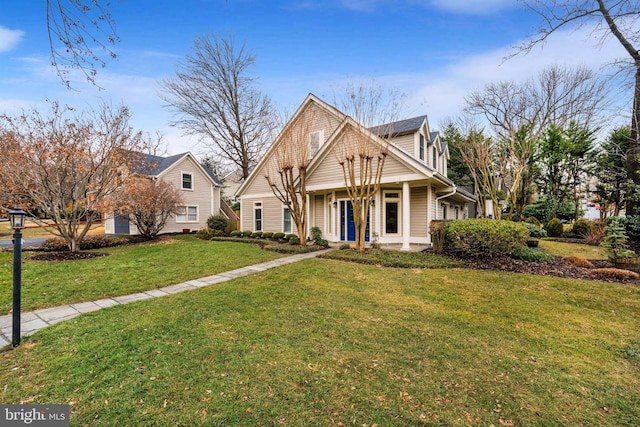 view of front facade featuring a front yard and covered porch