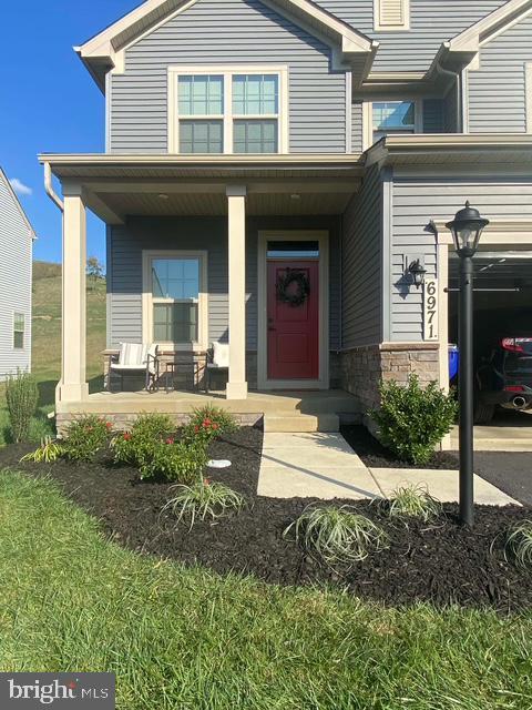 property entrance with a porch