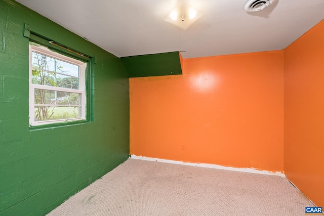 unfurnished room featuring carpet floors