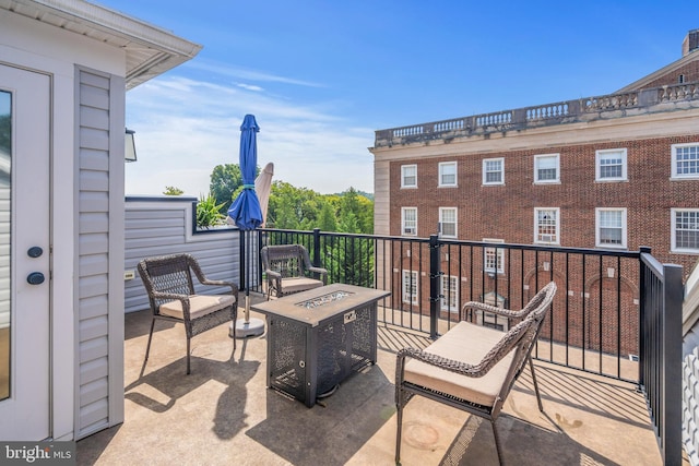 view of patio featuring a fire pit