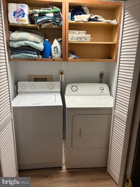 laundry area featuring light hardwood / wood-style flooring and independent washer and dryer