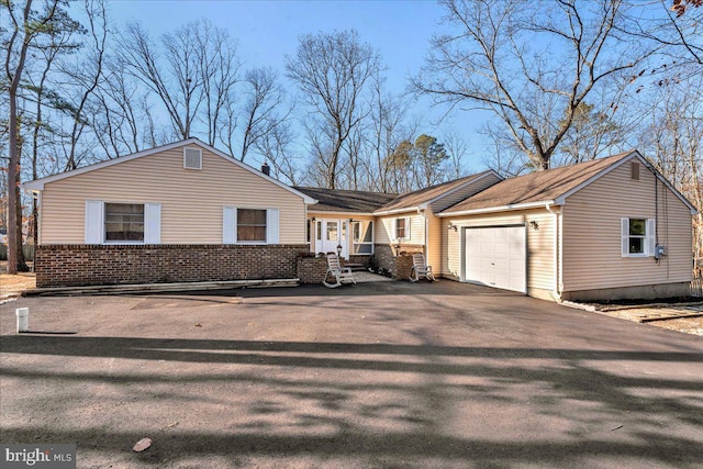 view of front facade featuring a garage