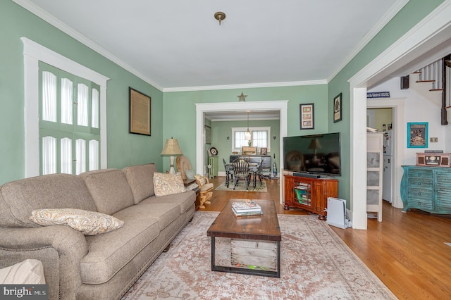 living room featuring hardwood / wood-style floors and crown molding