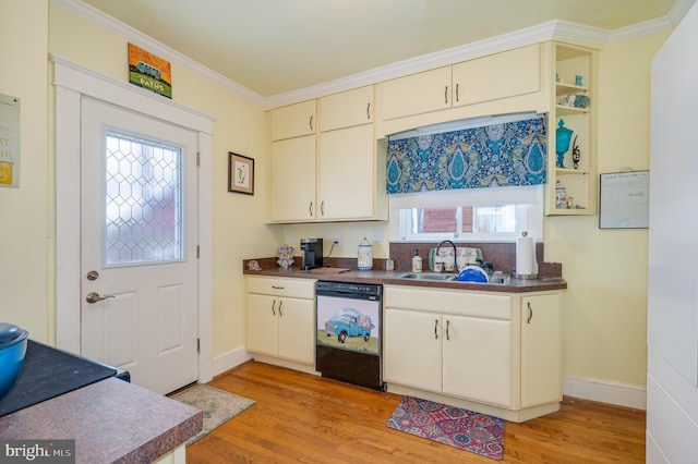 kitchen featuring sink, dishwashing machine, ornamental molding, a healthy amount of sunlight, and light wood-type flooring