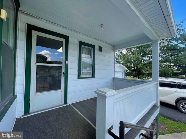 doorway to property with covered porch