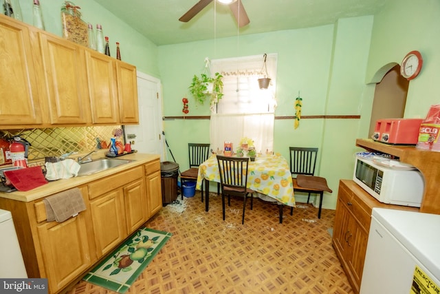 kitchen with fridge, ceiling fan, sink, and backsplash