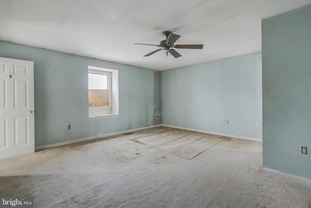 empty room with ceiling fan