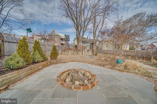 view of patio with an outdoor fire pit