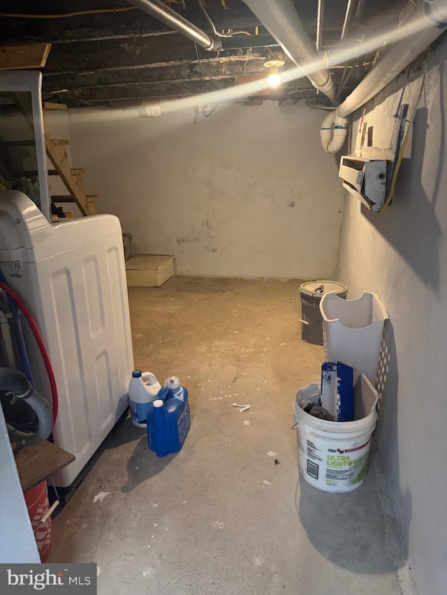 basement featuring washer / dryer