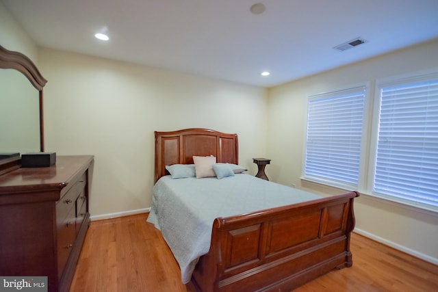 bedroom with light wood-style floors, recessed lighting, visible vents, and baseboards