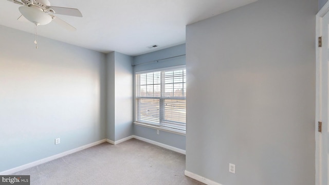 unfurnished room with light carpet and ceiling fan