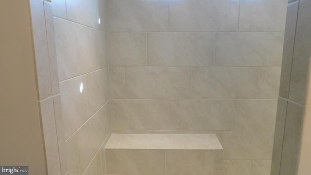 details featuring tiled shower