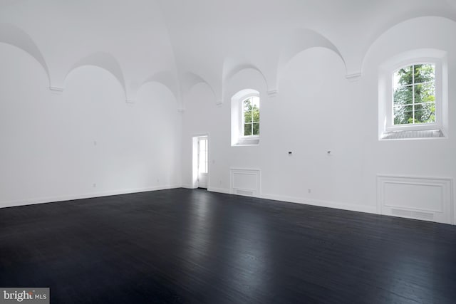 87 Library Pl, Princeton, NJ 08540 - empty room with dark wood-style flooring and a high ceiling