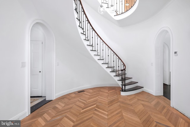 87 Library Pl, Princeton, NJ 08540 - stairway with arched walkways and baseboards