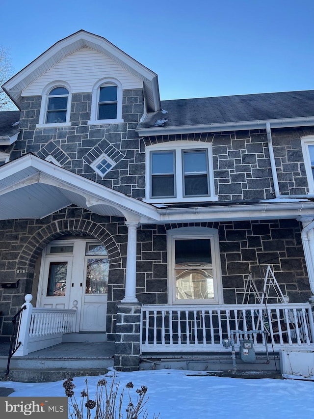 view of front of home with covered porch