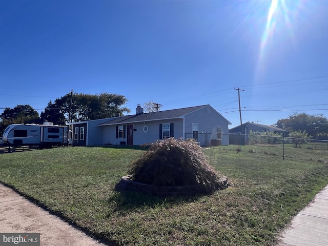 view of front of property with a front yard