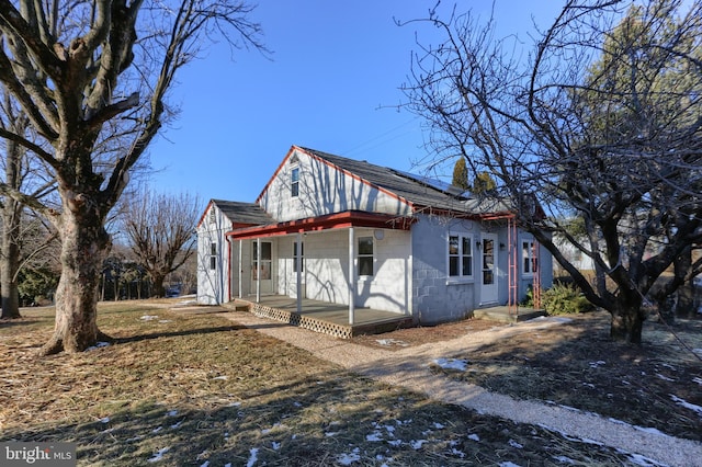 view of front of house featuring a porch