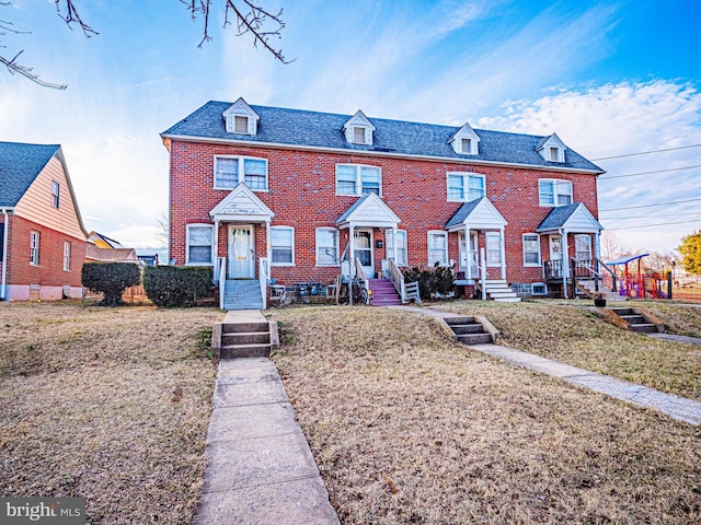 view of front facade featuring brick siding