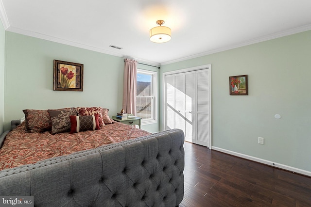 bedroom featuring ornamental molding, dark hardwood / wood-style floors, and a closet