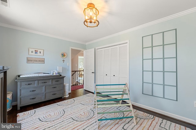 bedroom featuring crown molding, dark hardwood / wood-style floors, and a closet