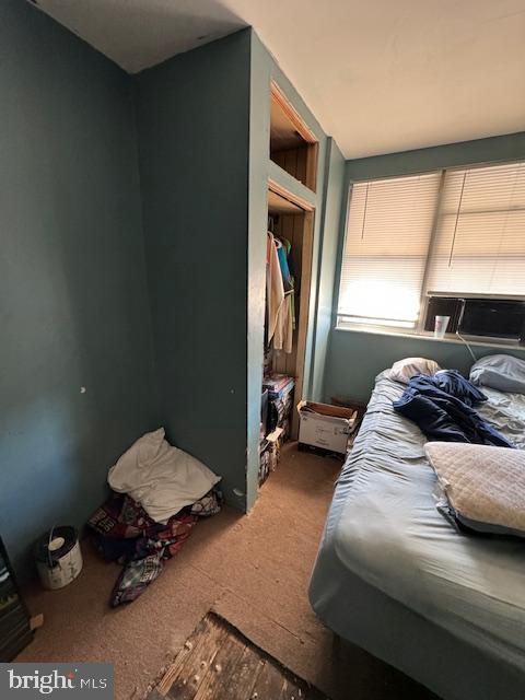 carpeted bedroom featuring a closet