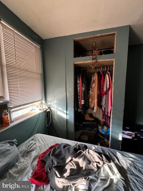 bedroom with a closet