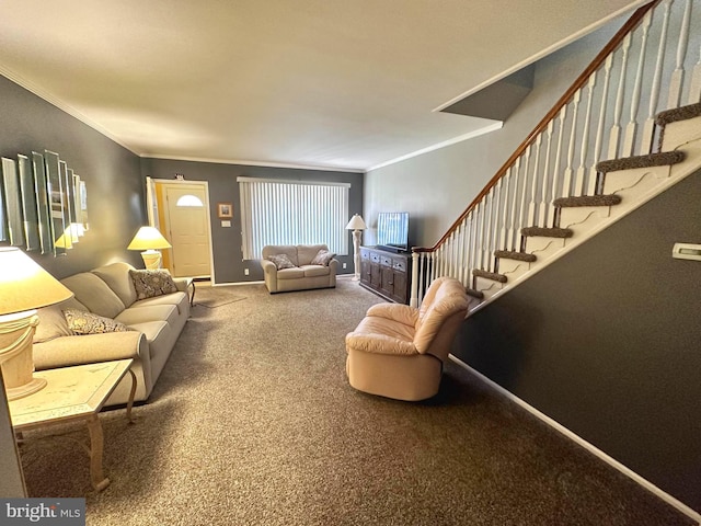 living room featuring crown molding and carpet