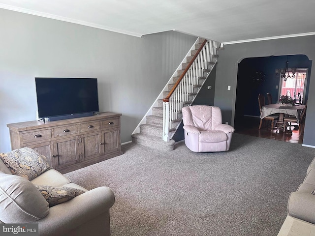 living room featuring ornamental molding, carpet flooring, and a chandelier