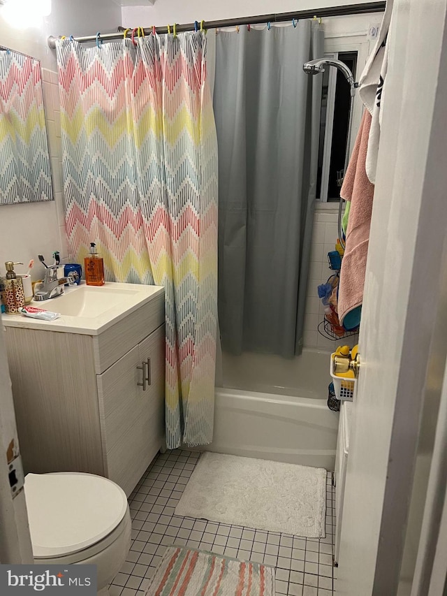 full bathroom featuring vanity, tile patterned floors, toilet, and shower / bath combo