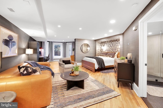 bedroom featuring light wood-style flooring, visible vents, baseboards, and recessed lighting