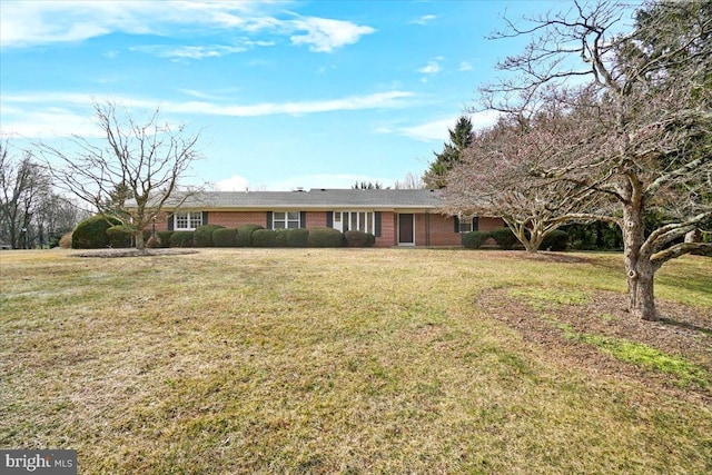 ranch-style home with a front lawn and brick siding