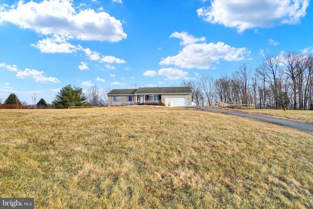 view of front of house featuring a garage and a front yard