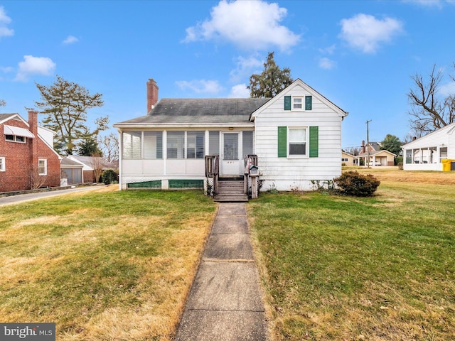 view of front of property with a front yard