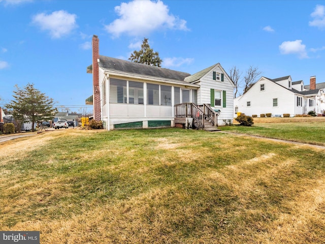 view of front facade featuring a front yard