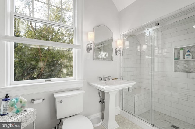 full bath featuring a shower stall and toilet