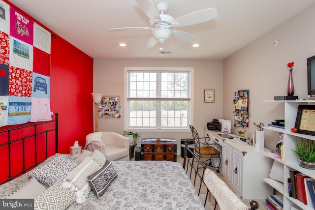 bedroom with ceiling fan