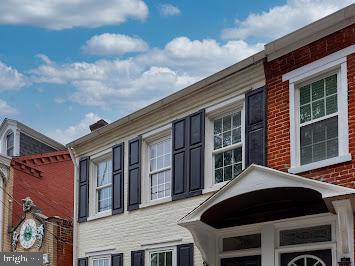 519 Locust St, Columbia, PA 17512 - view of side of property with brick siding