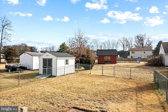 view of yard featuring a storage unit